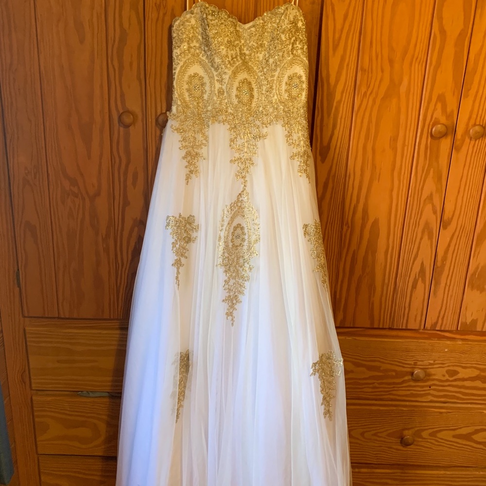 Gorgeous dress!!